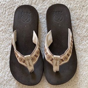 Like new! Reef sandals or flip flops